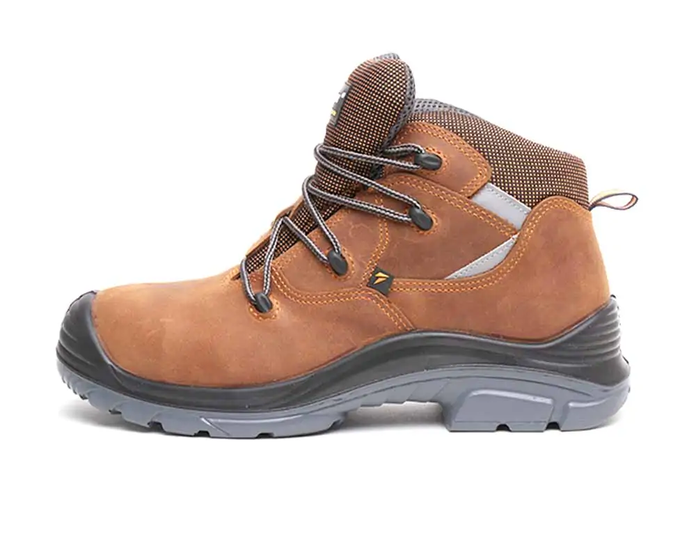 The Importance of Safety Shoes in UAE Workplaces 1 Choosing the Right Safety Shoes in UAE